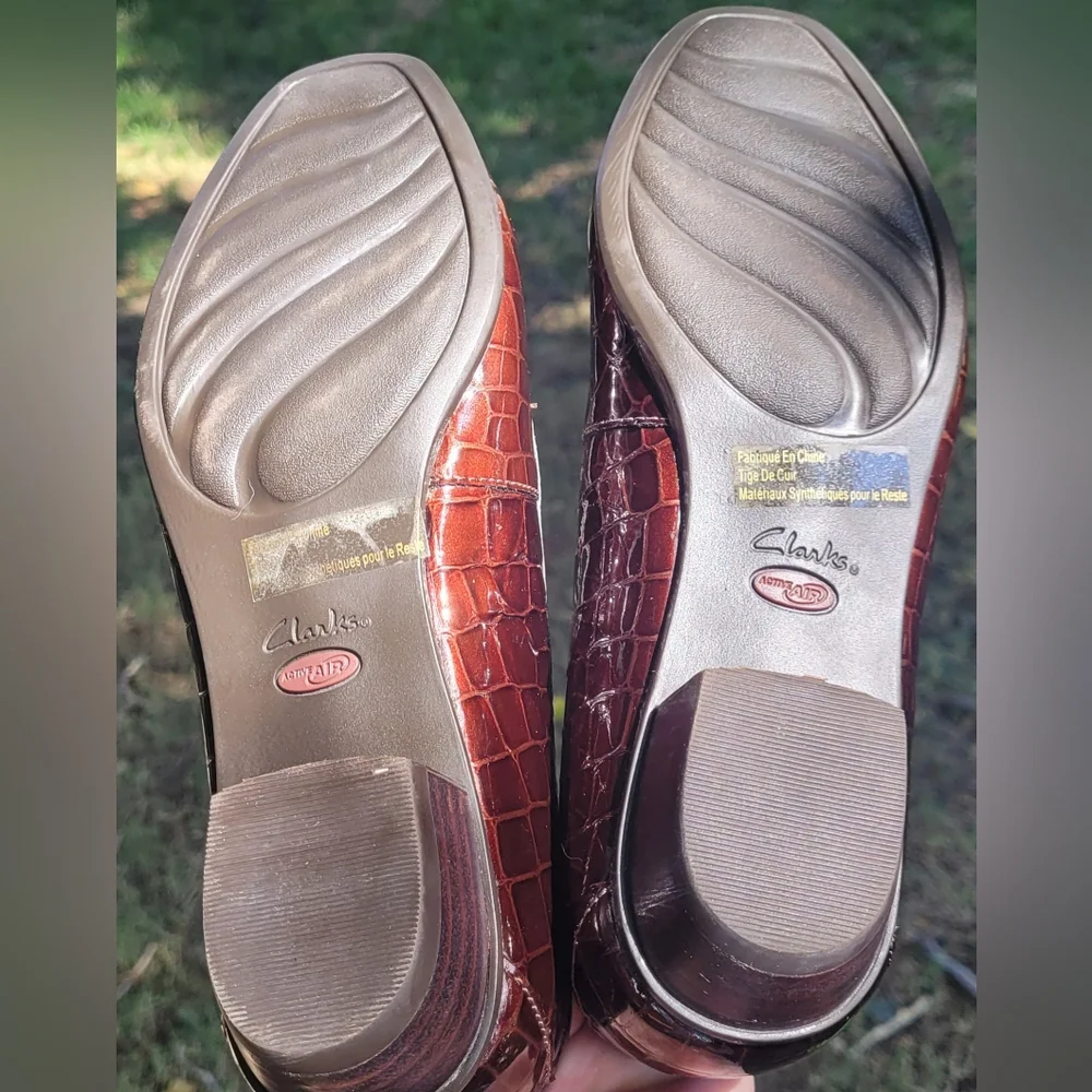 Clarks Everyday Women's Croc-Embossed Brown Leather Flats, 7.5 - Picture 10 of 10